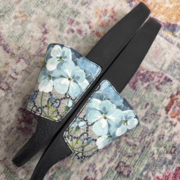 Gucci GG Supreme Slide Bloom